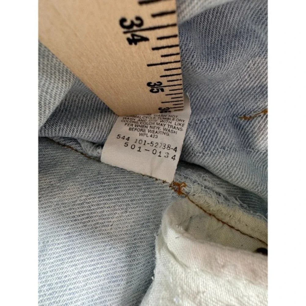 Vintage 90s Levis 501 Jeans Men Straight Leg Denim Blue Light Wash 33x34 USA